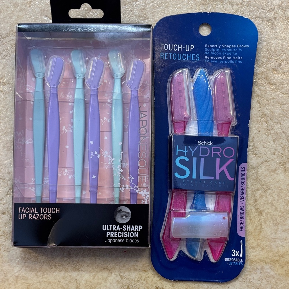 Japonesque Facial Touch Up Dermaplane razor Purple pink
Schick Hydro 3 ct